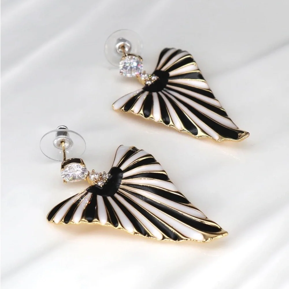 Gorgeous Rhinestone Geometric Post Earrings - Picture 4 of 5